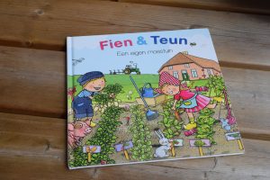 Fien en Teun moestuinieren met kinderen